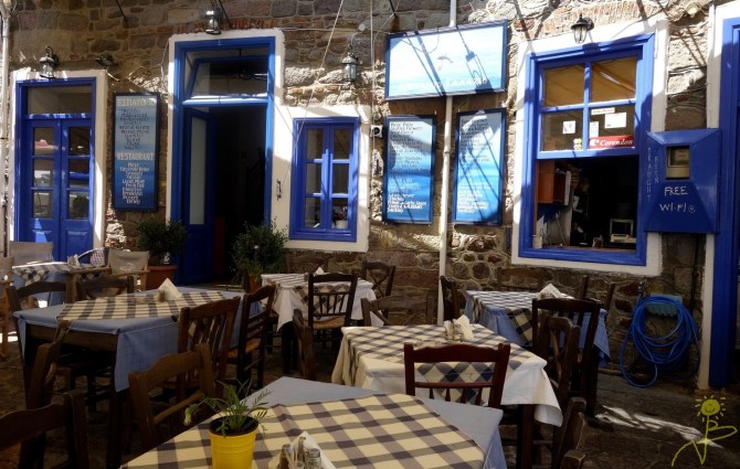 I tawerny jak np. ta - Le Grand Bleu (Molivos)