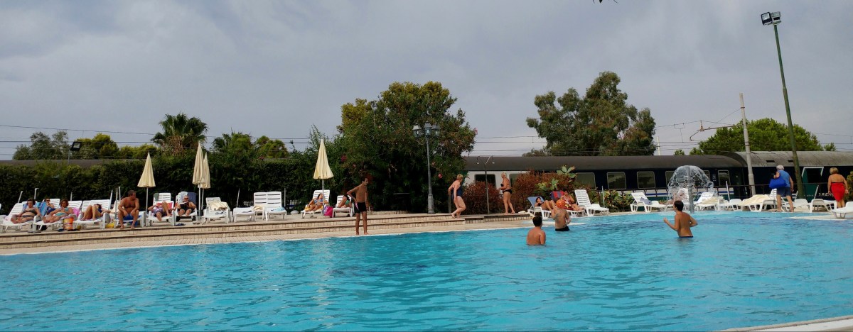 basen "na peronie" w Hotelu Santa Lucia