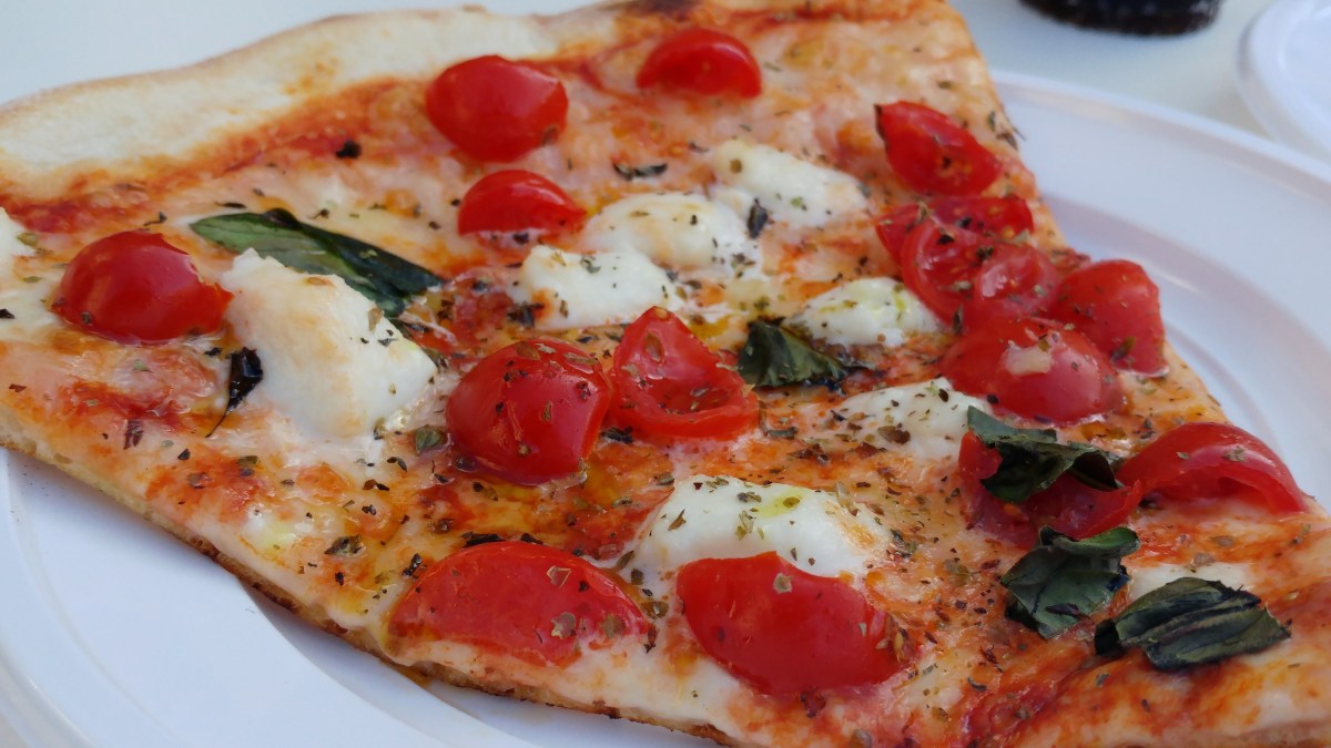 pizza margarita na kawalki (al taglio)