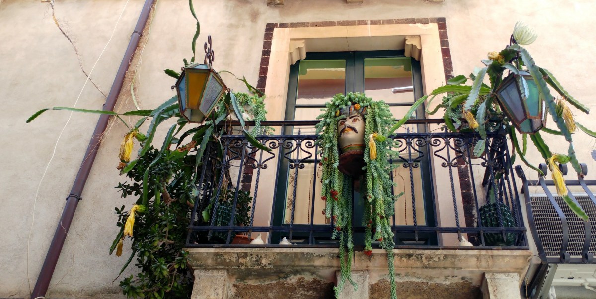 Taormina - balkony i doniczki